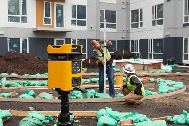 Horisontaalne ja vertikaalne roheline p&ouml;&ouml;rdlaserlood Fluke PLS HV2G IP67 300m