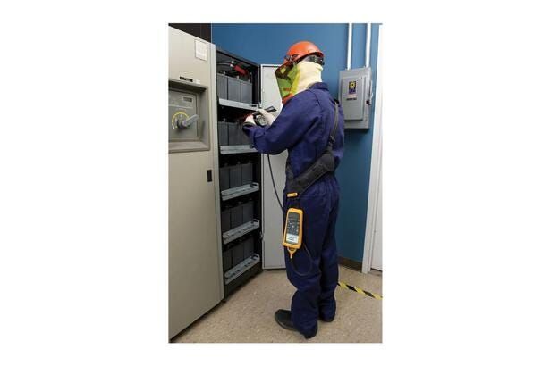 Battery analyzer Fluke 500 Series BT521 resistance voltage temperature and current tester