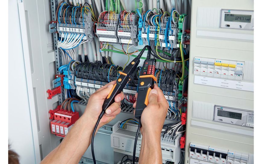 Voltage tester Testo 750-2 with patented LED display and RC trigger