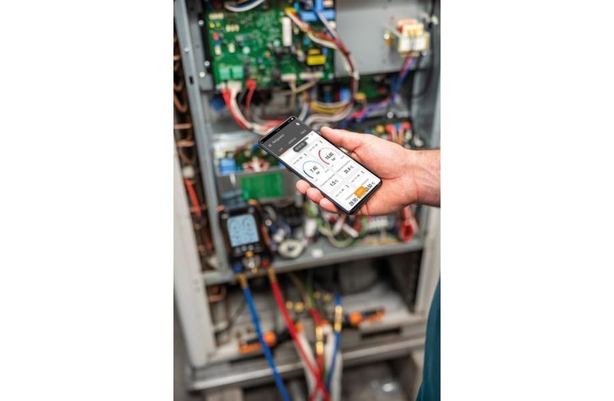 Digitālā manometriskā kolektora komplekts Testo 550s Smart Kit ar uzpildes &scaron;ļūtenēm un bezvadu temperatūras zondēm 0564 5503 фото