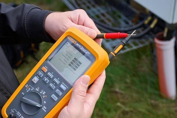 Цифровой мультиметр Fluke 283 FC CAT III 1500 V / CAT IV 1000 V FLUKE-283 FC/EUR фото