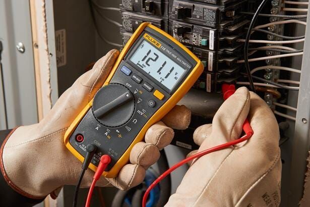 Field Service Digital Multimeter Fluke 115 True-RMS CAT III 600 V