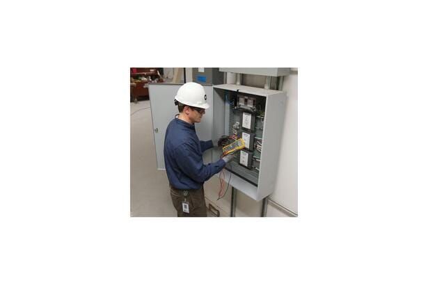 T&ouml;&ouml;stuslik True-RMS digitaalne multimeeter Fluke 177 CAT IV 600 V / CAT III 1000 V koos taustvalgustusega