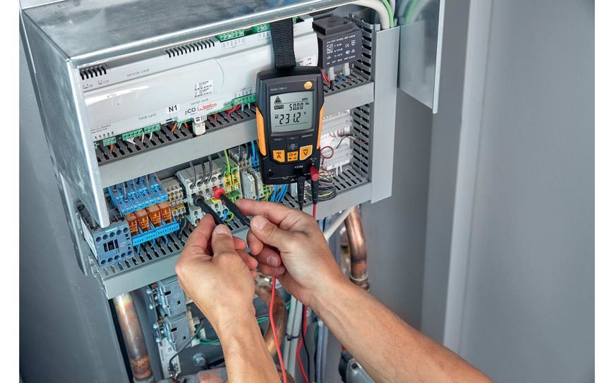 Digital multimeter Testo 760-1 with automatic parameter detection