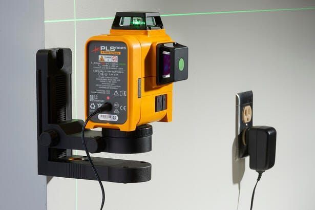Трехплоскостной красный лазерный нивелир Fluke PLS 3x360R IP54 Li-Ion PLS 3x360R фото