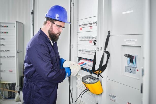 Многофункциональный измеритель параметров электроустановок Fluke 1672 тестер безопасности Fluke 1672 фото